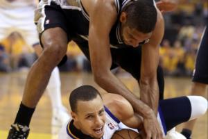 下场准备超邓肯！库里替补4记三分贡献17分5板2助1断