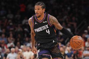 很卖力！杰伦·格林战老东家 上半场6中2仅得4分 但送出3次盖帽