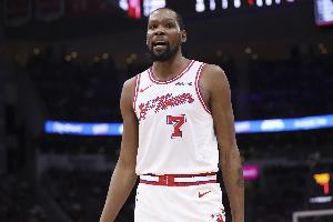 KD：我打球时不会去留意狄龙 他搞垃圾话是感觉自己无法融入比赛