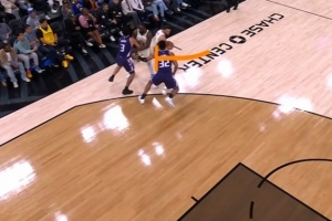 还一个！追梦给库里挡拆被吹掩护犯规 科尔挑战也以失败告终