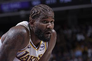 雷迪克：我们为艾顿制定了很多战术 但他在接球方面遇到了困难