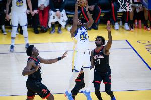 库里：你能看出贝西的比赛感觉很好&他充满侵略性 14分12板很关键