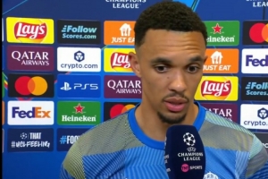 阿诺德：扳回一球对次回合比赛很重要，现在只是半场结束