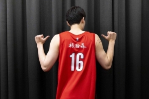 拓记：被罚10万无关痛痒 杨瀚森若打出来1天球衣销量都不止这个钱