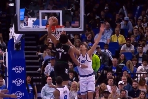 摧枯拉朽！香农中路突击 腾空暴起无视防守单臂战斧力劈华山