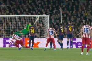 天外飞仙！阿尔瓦雷斯任意球世界波，马竞1-0巴萨！