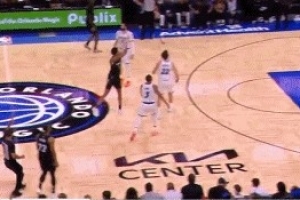 辕门射戟！香农跟时间赛跑 抢投Logo三分压哨命中