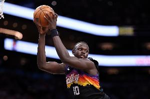 布克：马卢阿奇很愿意学习很有激情 他成为了我们的防守支柱