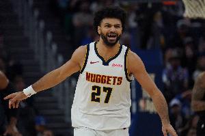 状态真好！贾马尔·穆雷半场9中6&4记三分拿下20分3板2助