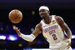 伦纳德：要称赞亚历山大每场都能出战 发挥稳定的职业态度