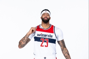 浓眉：有时候感觉自己不算总冠军 因为没经历完整的冠军体验