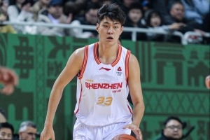 越打越好！王浩然首节里突外投弹无虚发 8分钟砍下12分2板