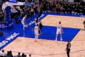 2-1！麦丹反击暴扣 但因吊筐时间长被吹技犯送贝恩1分