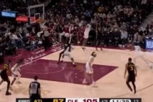 持续发力！库明加外线开炮三分命中 帮助老鹰缩小分差