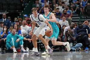 弗拉格本赛季33次砍至少10分5板5助 本届新秀第1&多于第2第3之和