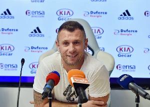 卡萨诺：齐沃驾驶的是法拉利，而法布雷加斯需要自己先造一辆汽车