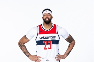 浓眉：现在就是我的休赛期 我在试着放下很多事情 恢复到百分百