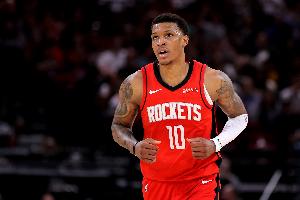 稳定输出！小史密斯15中7拿到19分5篮板1抢断