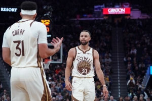 杨毅:库里如此高龄还能保有好竞技状态 核心原因是对比赛的热爱