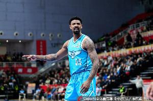 攻防俱佳!米奇20中11砍下30分22板大号两双 外加6助3断3帽