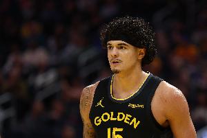 再缺一人！勇士官方：桑托斯因骨盆挫伤将缺席今日对阵湖人的比赛