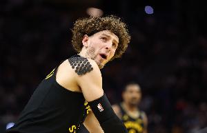 就靠你打了！波杰姆斯基15中7拿到17分1板1助