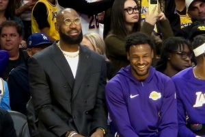 夸梅：詹姆斯这个自私的商人只想强推布朗尼 后者应先在G联盟练级