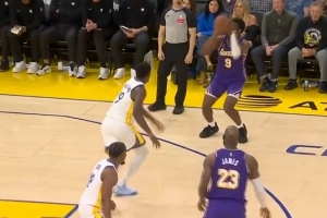 父子再连线！詹姆斯送助攻 布朗尼幸不辱命三分穿针