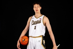 郇斯楠:关注普渡大学同位置球员的表现 把他们当作参照&竞争对象