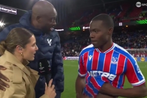 根本不放手!水晶宫前锋马特塔赛后手搂女主持人引热议