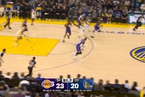 上阵父子兵！布朗尼长传策动反击 詹姆斯一条龙暴扣