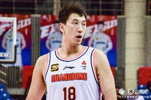 高炮台发威！杜润旺14中8拿到20分 三分10中4