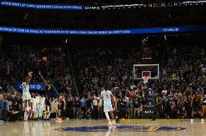 昔日黑鹰弑旧主!去年今天:哈里森·巴恩斯神奇三分绝杀勇士