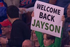 致敬耐杀王！獭兔跟腱撕裂之地 麦迪逊有球迷举牌：欢迎归来