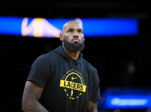 东里缺阵后的单核詹？詹姆斯近3战场均28分7.7板12.7助 命中率60%