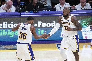 雷迪克:斯玛特&肯纳德&詹姆斯要共同分担持球任务 负责梳理进攻