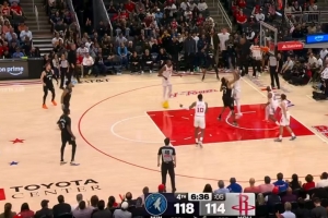 时间领主！李凯尔被奥科吉帽掉没关系 前板抛投迎着阿门打进