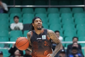 状态全无！珀塞尔7投仅1中拿到5分4板 正负值-21