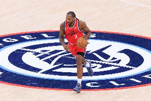 尽力了！伦纳德20中10得到24分8板5助1断 三分5中1