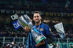 恰尔汗奥卢:我们需要尽快终结冠军悬念 梦想随国米夺得欧冠冠军