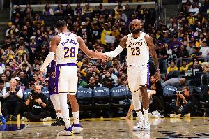 砍下28+12+4断！八村塁谈詹姆斯：他这段时间太疯狂了