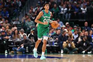 手感出色！克里斯蒂上半场7投4中 三分4中3拿到13分2板1助1断