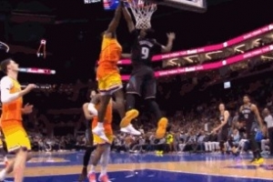 是个精彩好帽!新秀詹姆斯战斧隔扣奥萨尔被犯下 活塞挑战成功