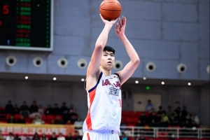 一柱擎天！徐昕出战29分钟 10中7&8罚7中砍下21分11板4帽！