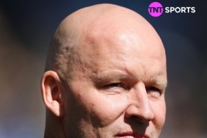 0-0逼平领头羊考文垂，谢周三连续37轮不胜创英国足球联赛纪录