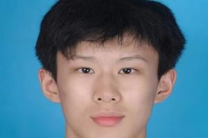 改年龄不是2岁而是4岁？张涵泊和杨瀚森同届 打过19年U15全国预赛