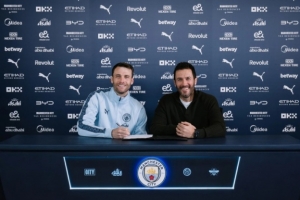 再战一年！曼城官方：续约33岁门将贝蒂内利至2027年