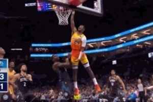 观赏性十足!米勒突破单臂舒展滑翔劈扣得分