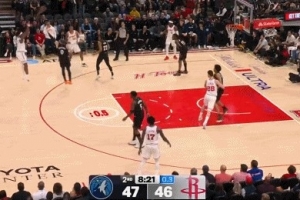 没看表？时间所剩无几阿门一直运球 最后仓促三分三不沾