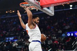 有三分有暴扣！唐斯首节4投3中 高效贡献7分4篮板2助攻